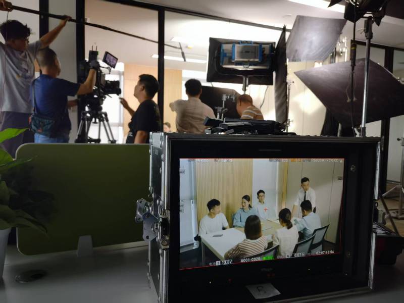 东阳市TVC拍摄公司：科技产品视觉化大师，诠释未来感与功能美学
